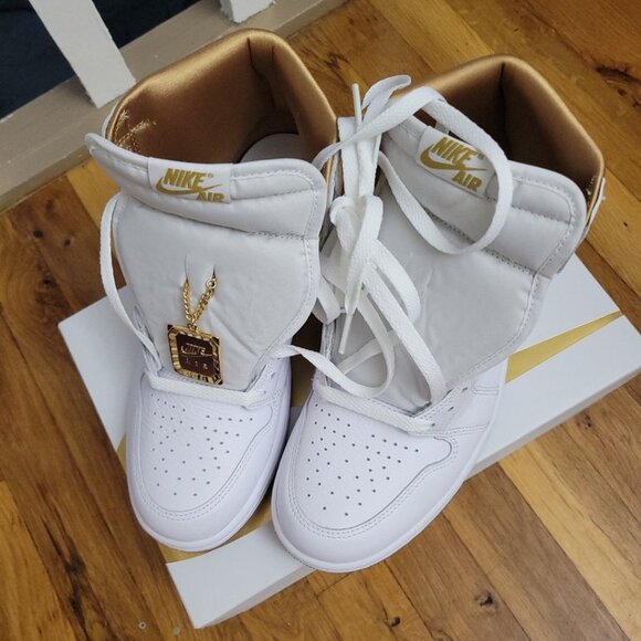 Women's Nike Air Jordans 1 Reto Ho OG - Picture 2 of 9